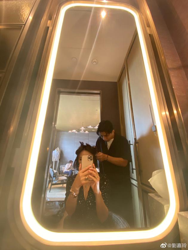 刘嘉玲久违开工分享自拍 直呼感觉一切熟悉又陌生