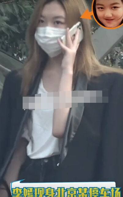 14岁李嫣吊带配热裤走成熟路线 身披西装气场超强