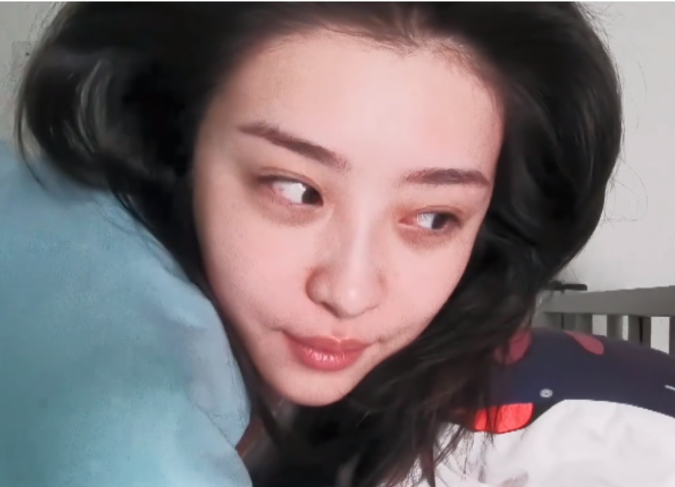 赵小棠节目路透曝光 与邓伦郭京飞一队边走边聊