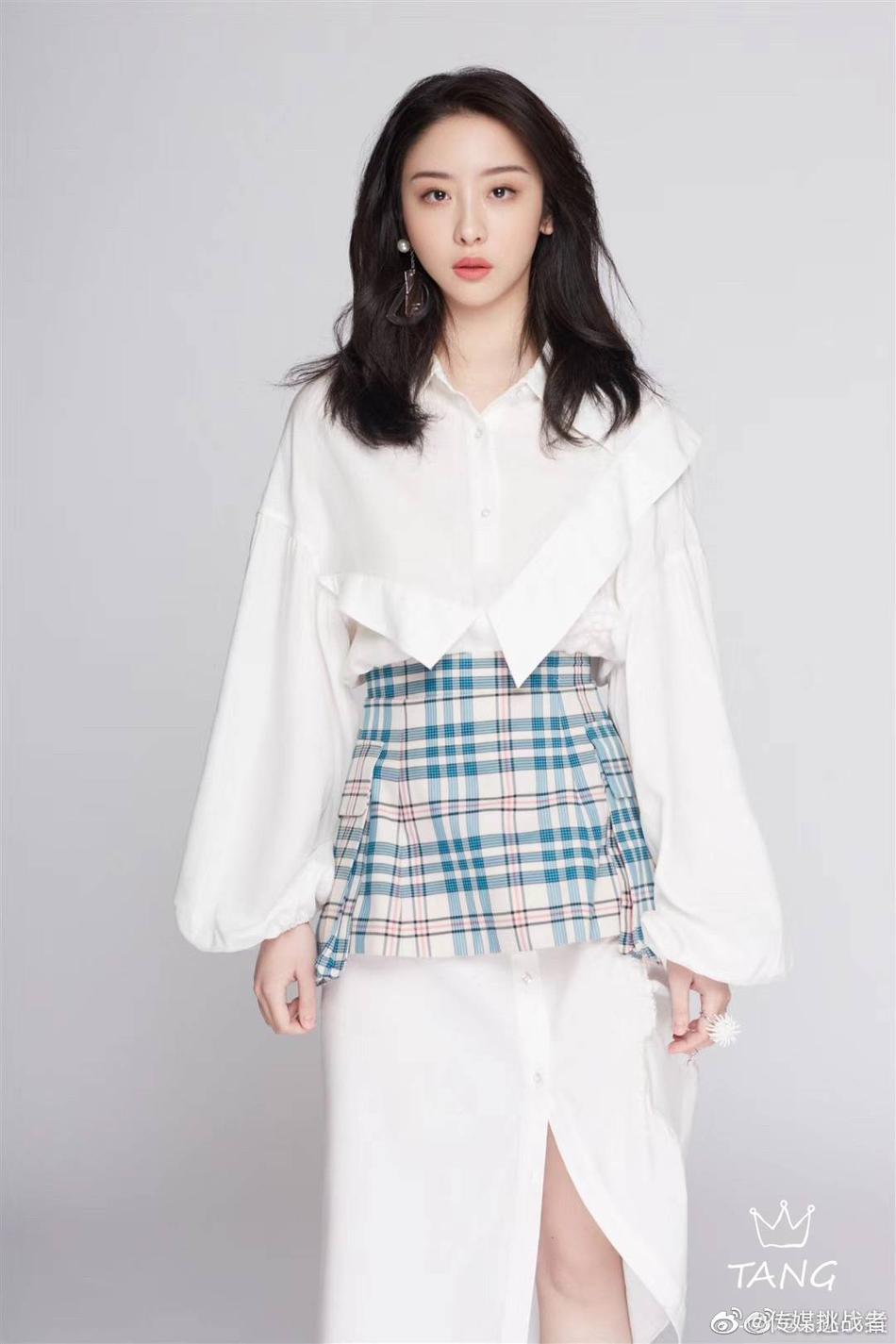 赵小棠节目路透曝光 与邓伦郭京飞一队边走边聊