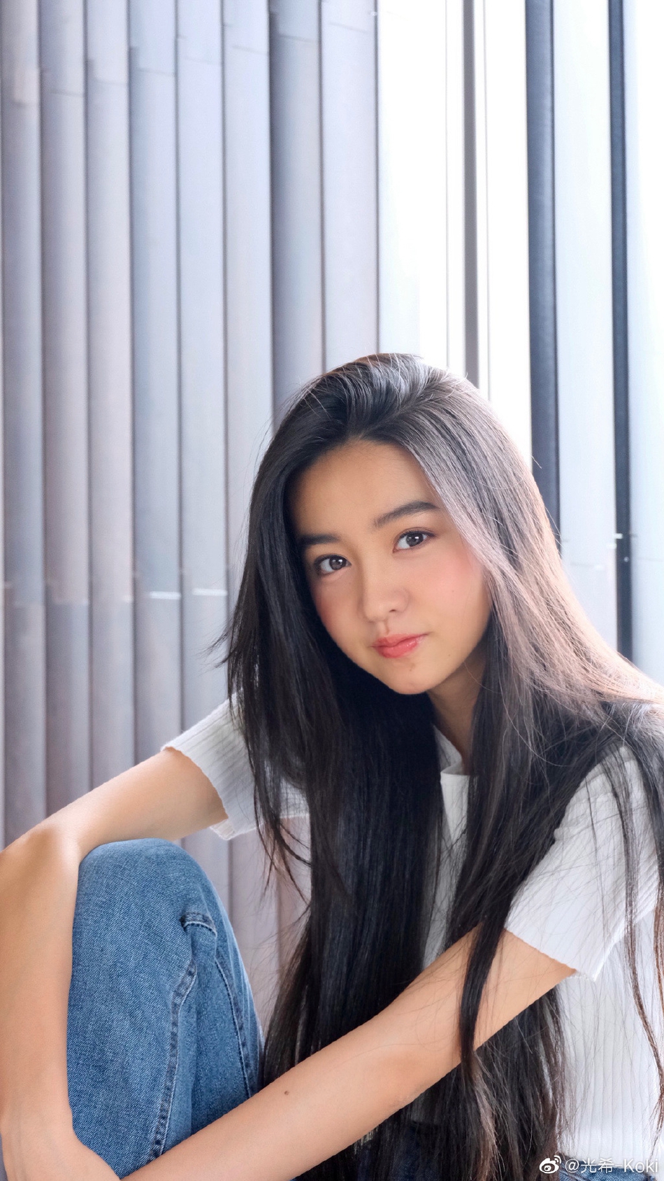 木村光希斜分长发披肩显温柔 妆容淡雅少女感满满