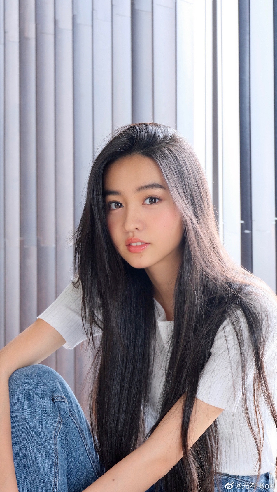 木村光希斜分长发披肩显温柔 妆容淡雅少女感满满