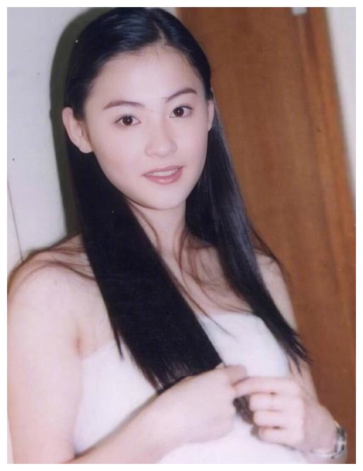 张柏芝青涩旧照曝光 长发乌黑甜美可人