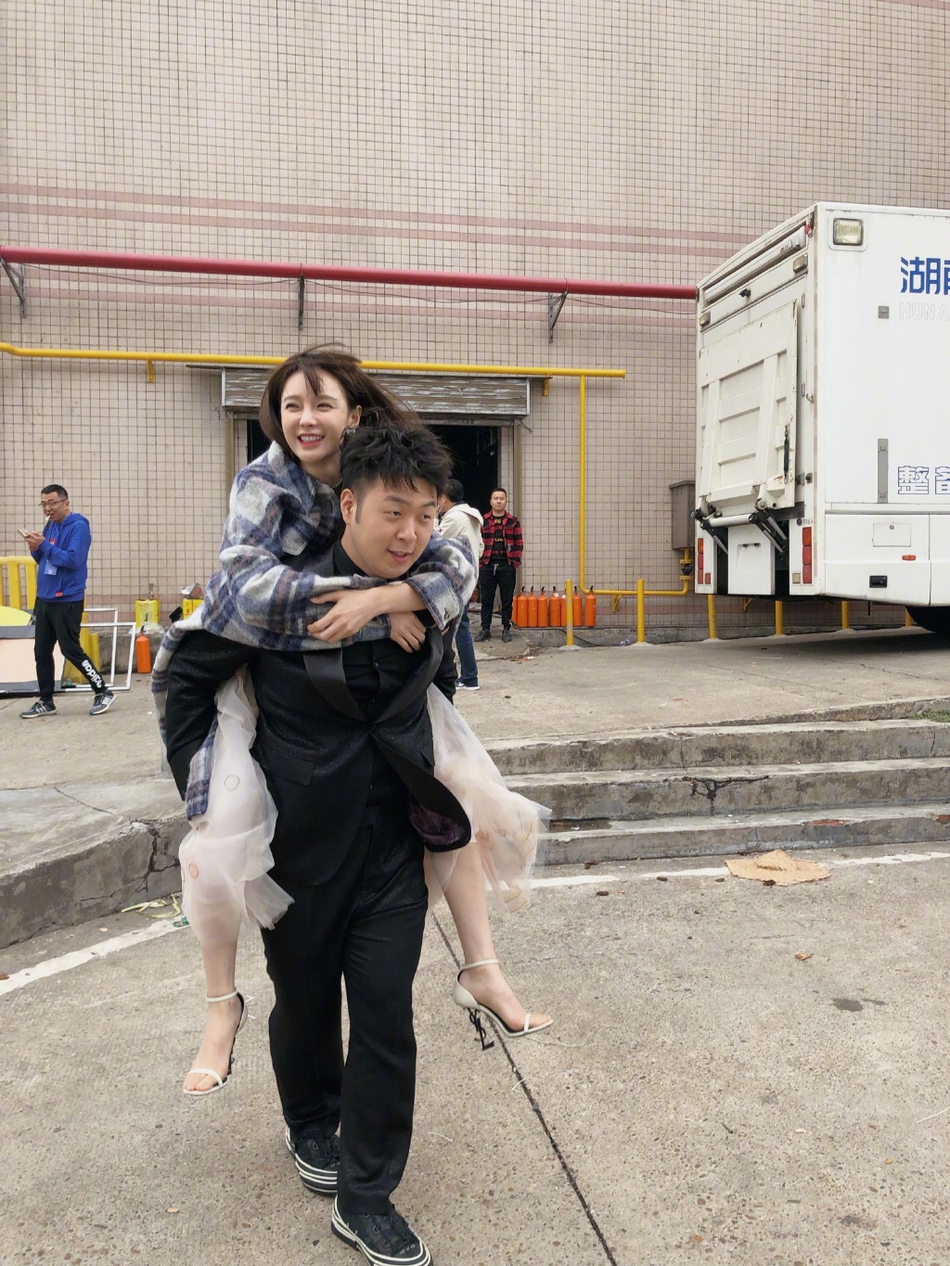 沈梦辰31岁生日 杜海涛甜蜜告白：我陪你梦想辰真