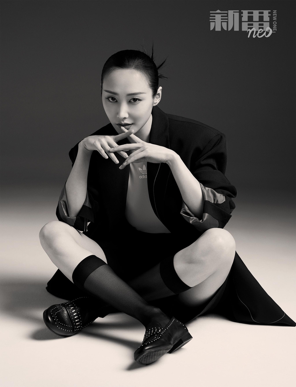 李纯最新时尚大片曝光 着西装皮鞋演绎帅气一面