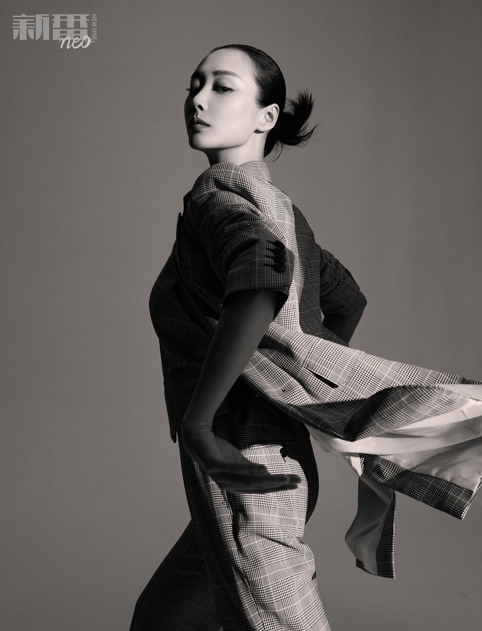 李纯最新时尚大片曝光 着西装皮鞋演绎帅气一面