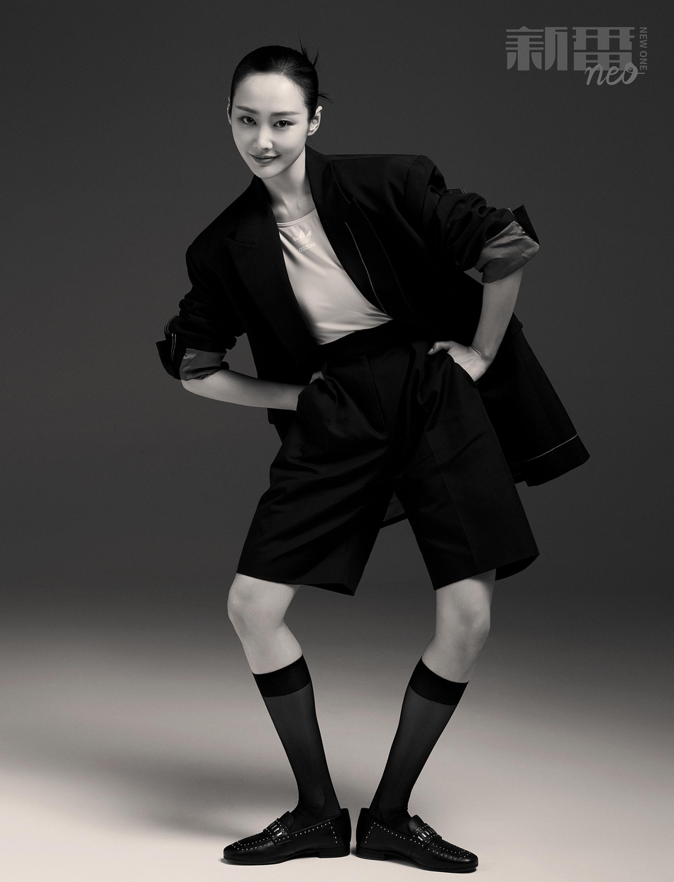 李纯最新时尚大片曝光 着西装皮鞋演绎帅气一面