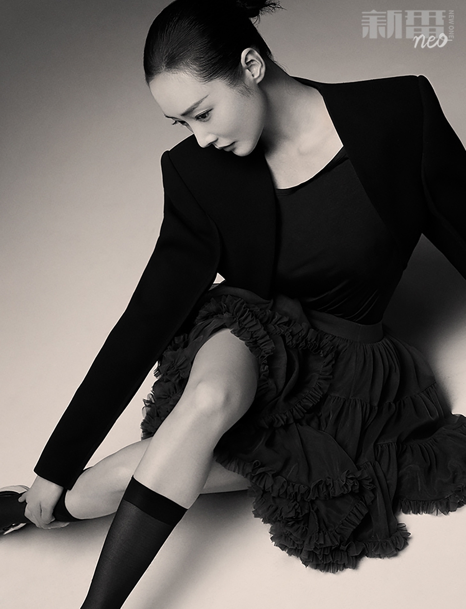 李纯最新时尚大片曝光 着西装皮鞋演绎帅气一面