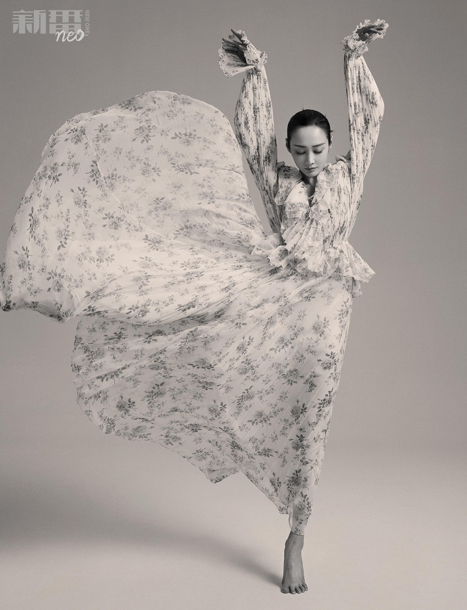 李纯最新时尚大片曝光 着西装皮鞋演绎帅气一面