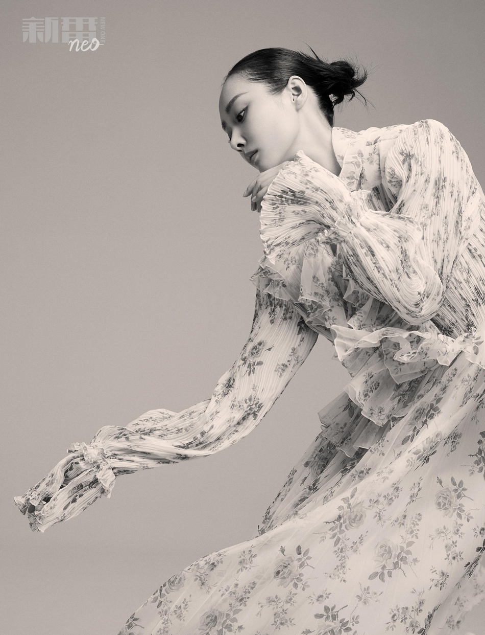 李纯最新时尚大片曝光 着西装皮鞋演绎帅气一面