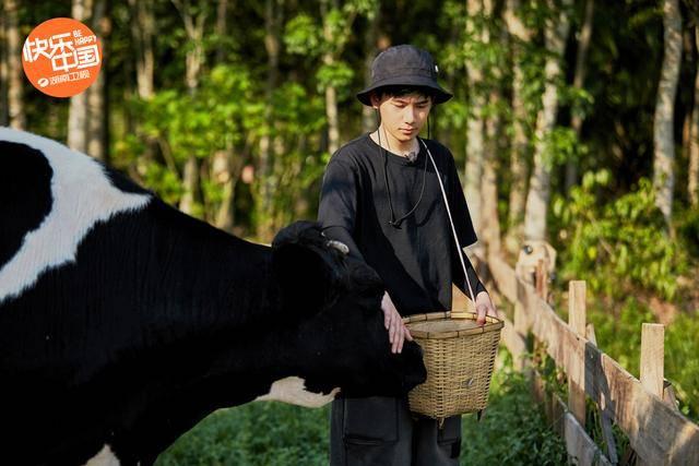 《向往4》兄弟姐妹互动暖人心 “模糊一点”是黄磊何炅交友之道