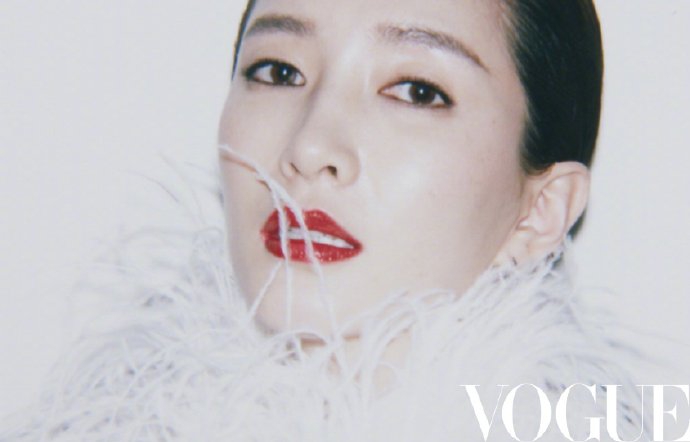 江疏影最新复古大片曝光 背头发型气场全开