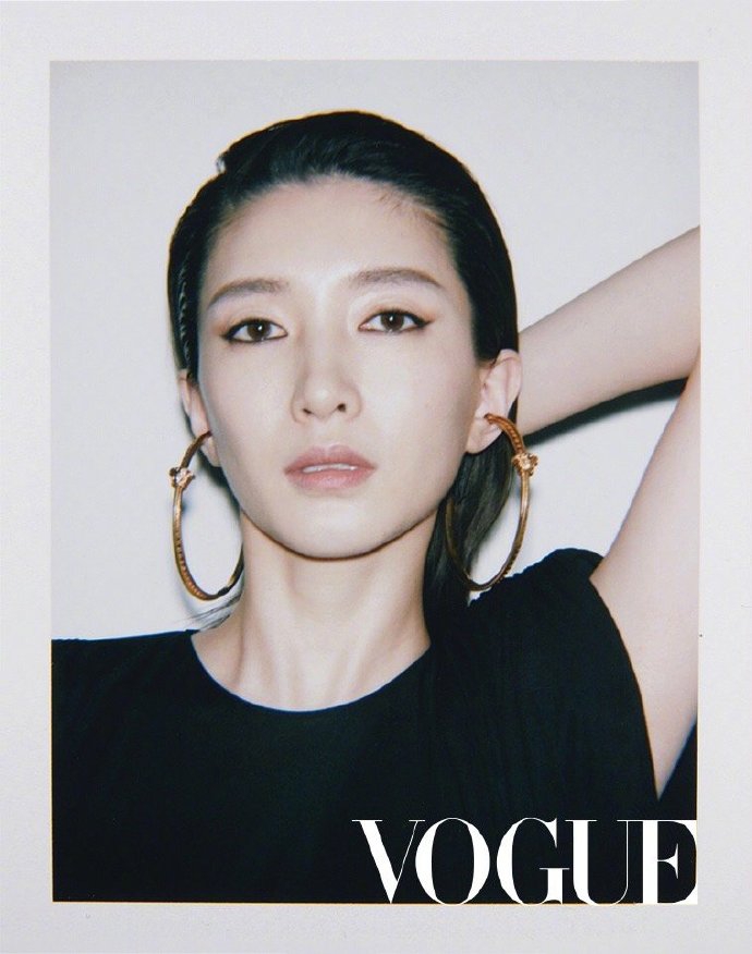 江疏影最新复古大片曝光 背头发型气场全开