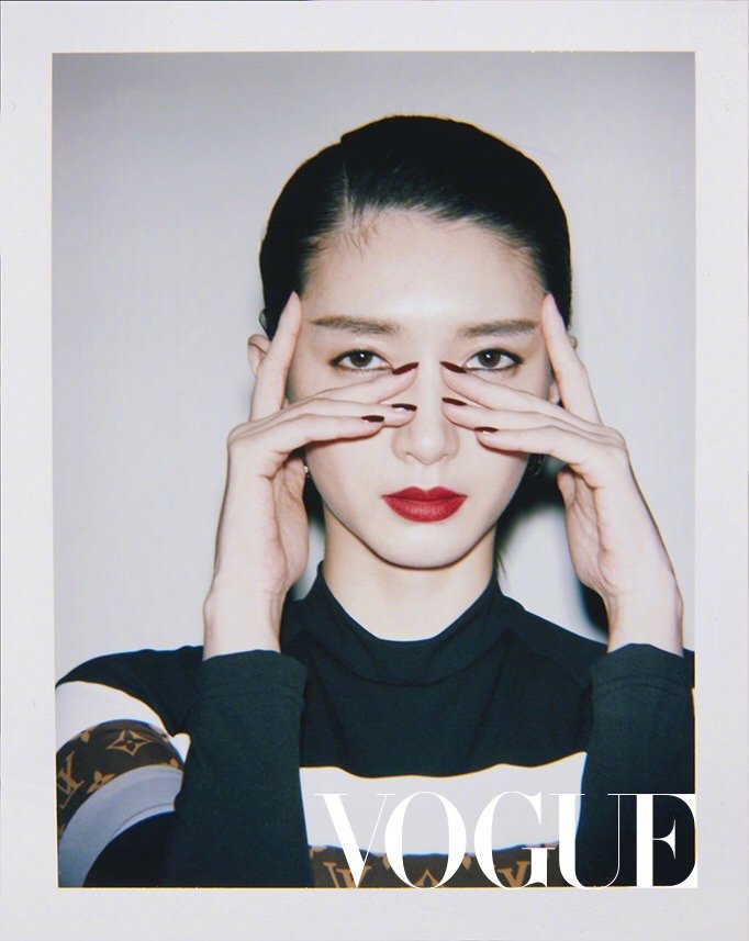 江疏影最新复古大片曝光 背头发型气场全开