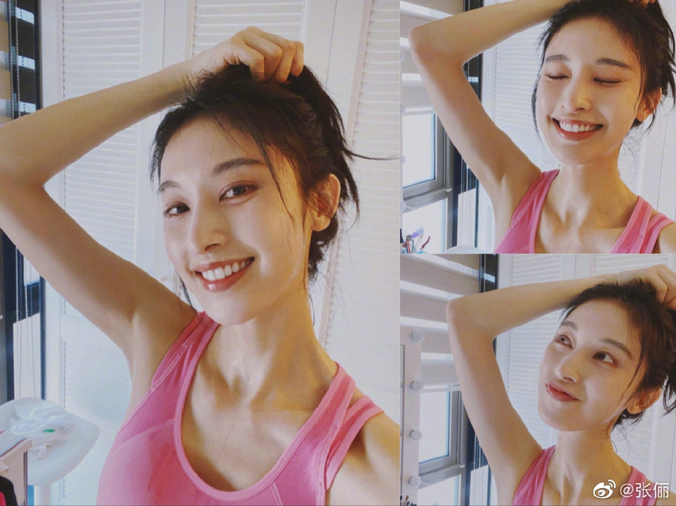 张俪晒运动风自拍帅气不失甜美 秀腹肌长腿尽显好身材