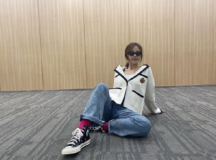 THE9训练室自拍各种凹造型 P图同框团魂满满