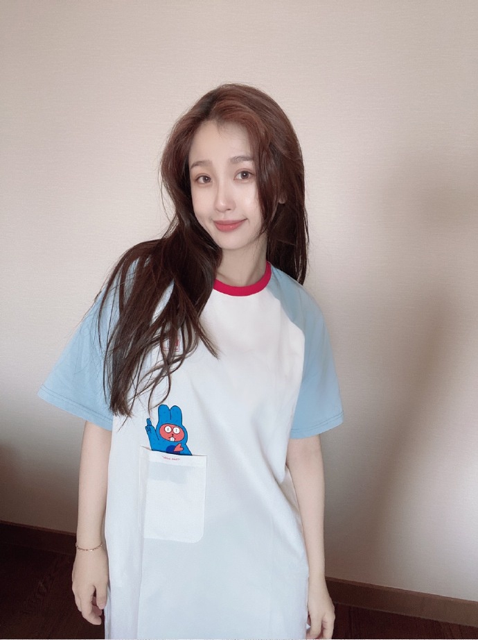 THE9训练室自拍各种凹造型 P图同框团魂满满