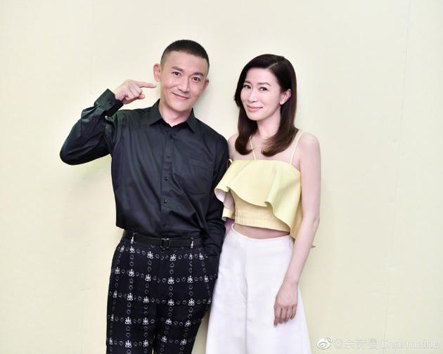 帝后合体！佘诗曼聂远久违同框灿笑超亲密