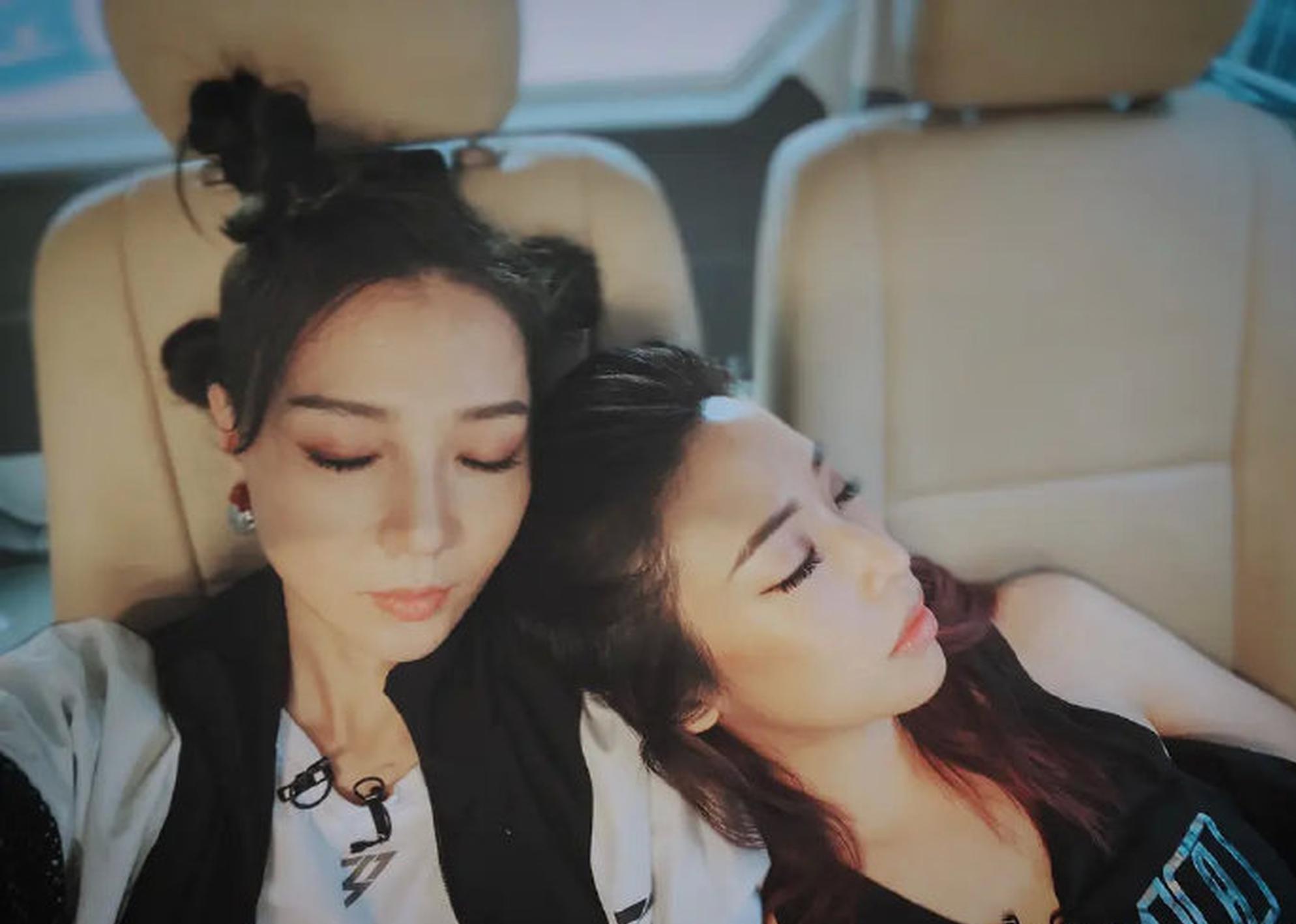 有女团味儿了！乘风破浪的姐姐合照搞怪可爱元气满满