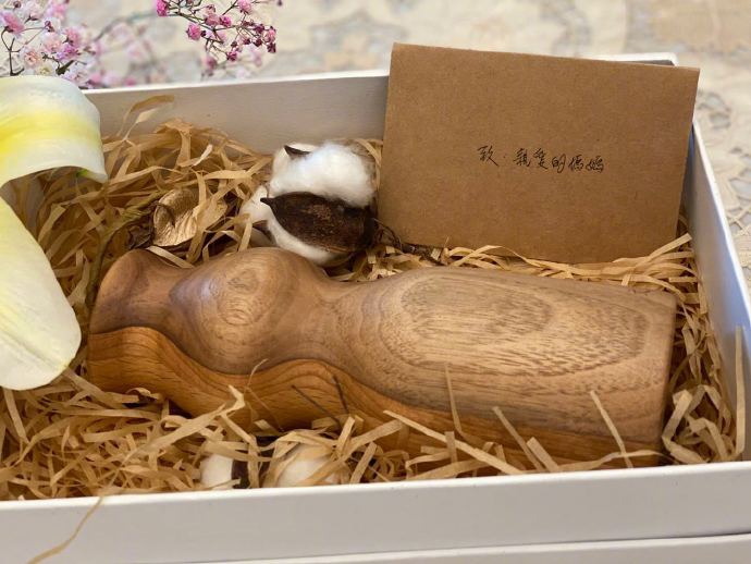 邓紫棋P合影为妈妈庆生 妈妈优雅年轻二人好似姐妹