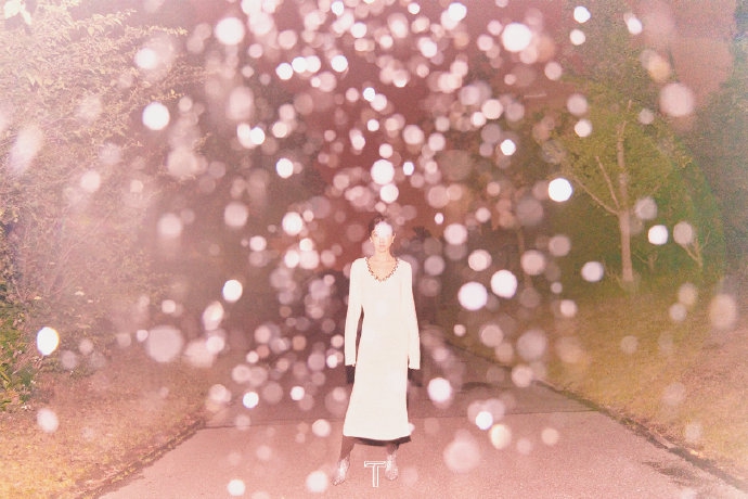 宋茜最新写真玩转反季时尚 英伦风穿搭复古优雅