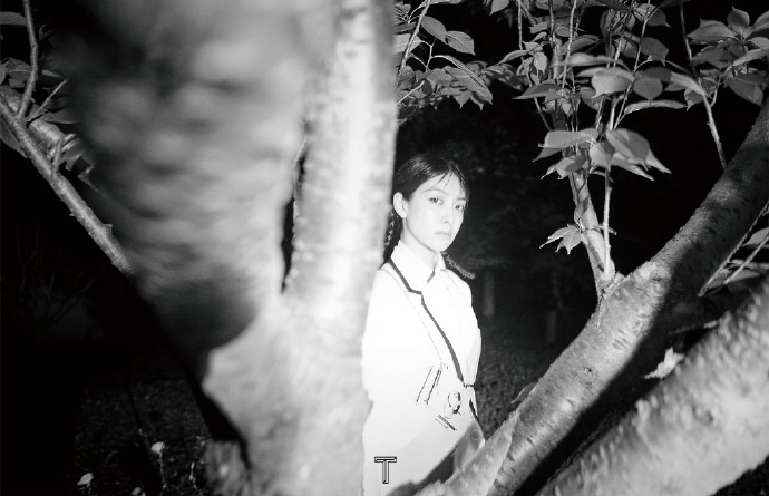 宋茜最新写真玩转反季时尚 英伦风穿搭复古优雅