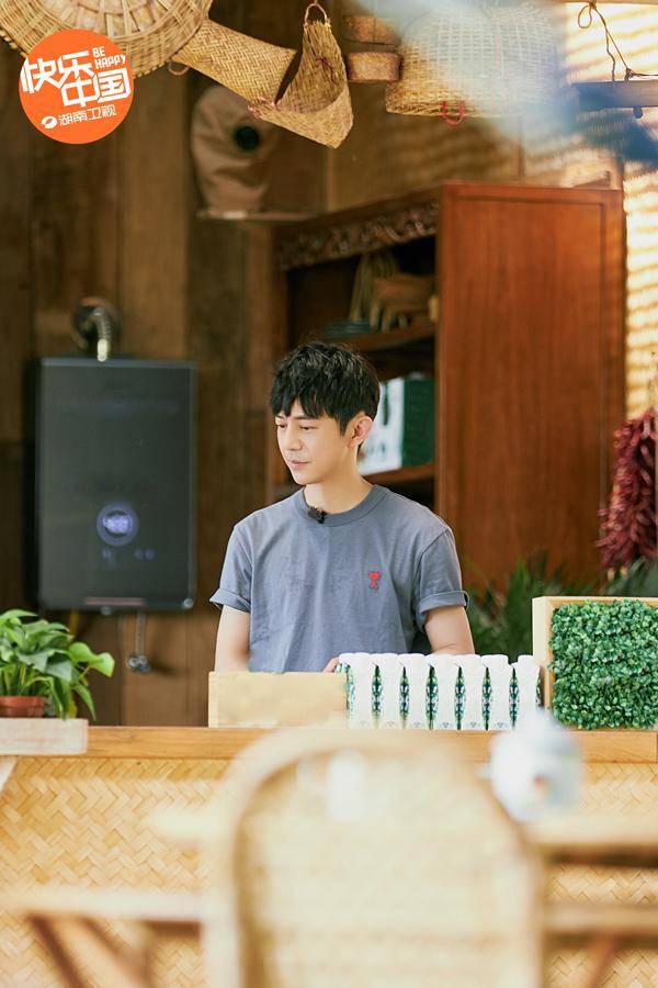 彭昱畅蘑菇屋里勇登椰树 超级月亮《向往4》里玩躲猫猫