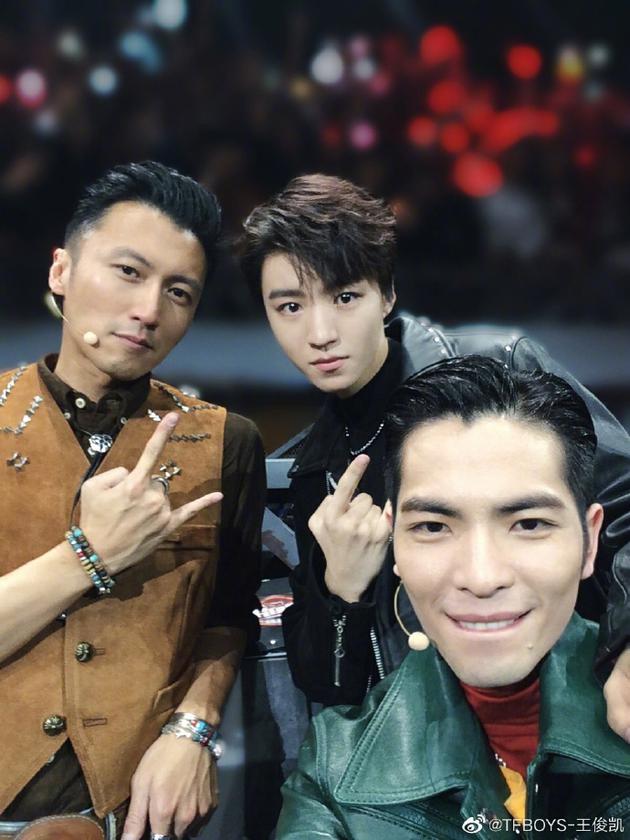 王俊凯告别《乐队》：大家为热爱坚持的样子好酷