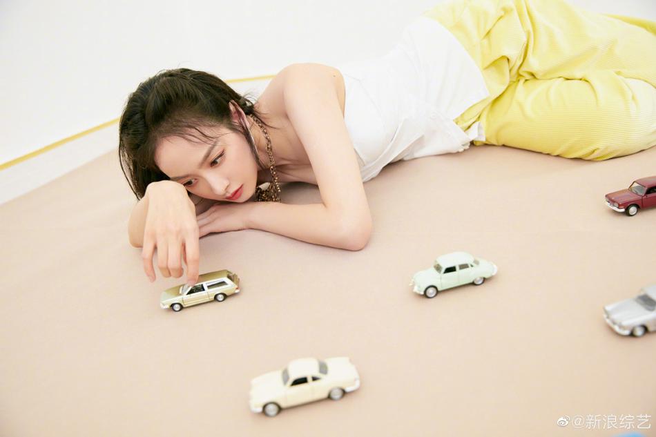 宋茜夏日柠檬风写真曝光 编发挑染活力甜美