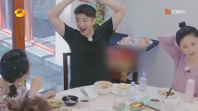 蔡少芬帮忙追星朱茵 金瀚手舞足蹈紧张到说rap