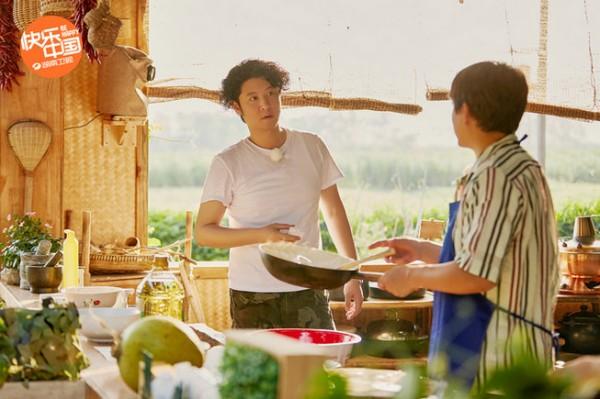 《向往4》黄磊回忆闪亮的日子 蘑菇屋好友共赏超级月亮