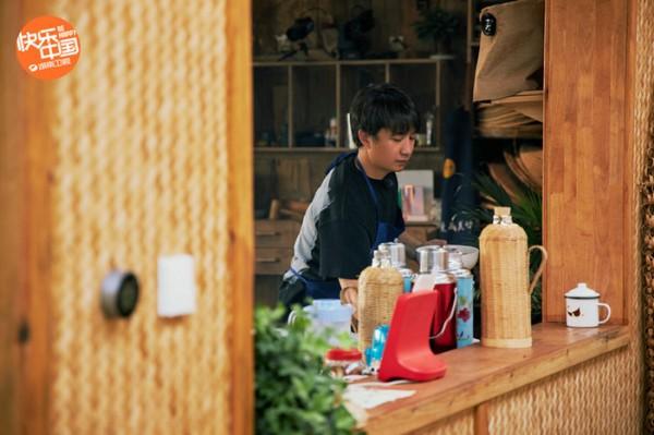 《向往4》黄磊回忆闪亮的日子 蘑菇屋好友共赏超级月亮