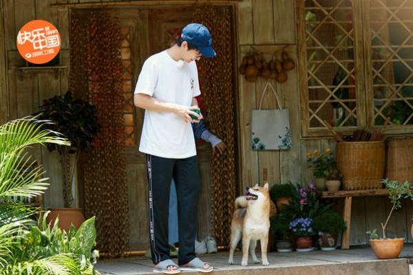 《向往4》黄磊回忆闪亮的日子 蘑菇屋好友共赏超级月亮