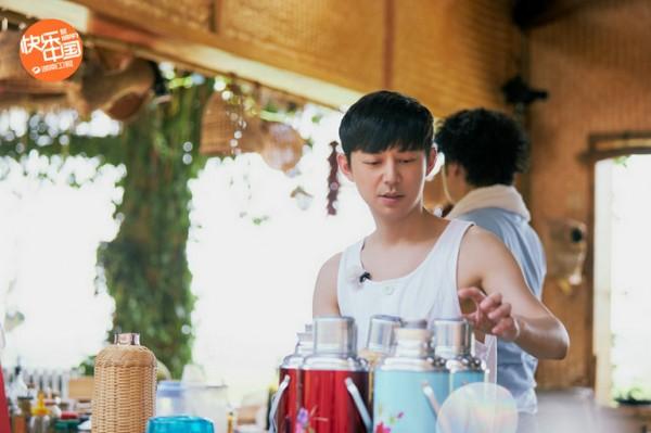 《向往4》黄磊回忆闪亮的日子 蘑菇屋好友共赏超级月亮