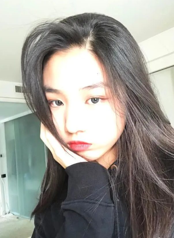 汪峰大女儿晒跳舞视频 小苹果身材高挑笑容甜美