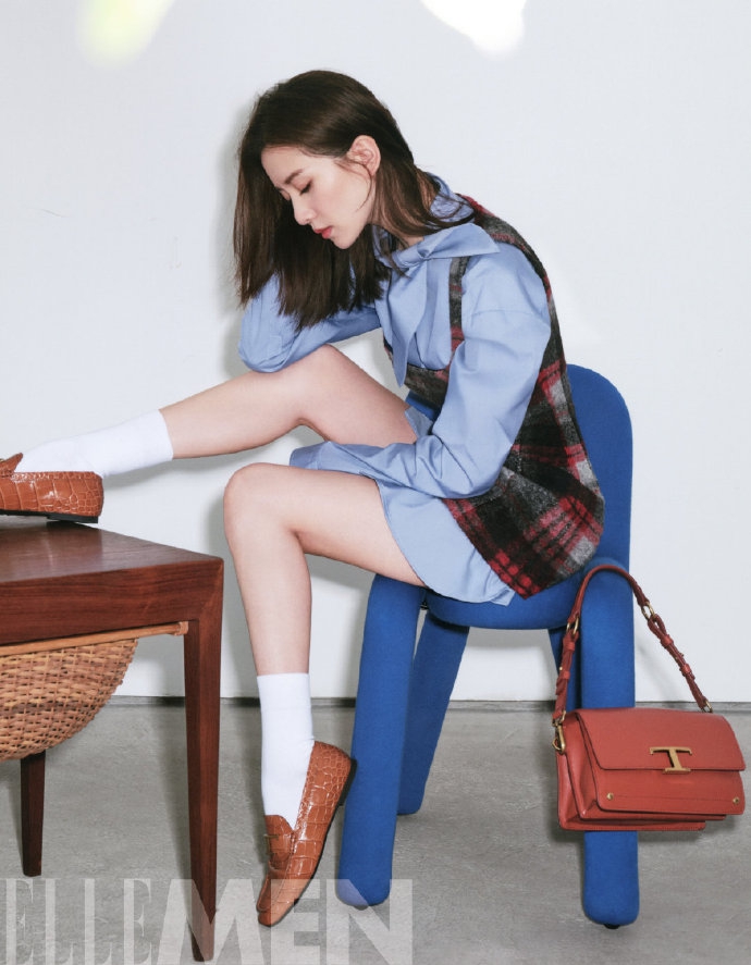 刘诗诗最新时尚大片曝光 眼神坚定文艺范十足