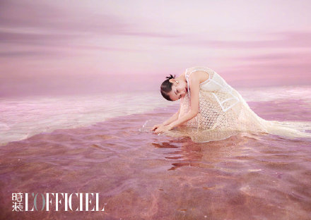 王子文水上裸背大片曝光 造型惊艳魅力十足