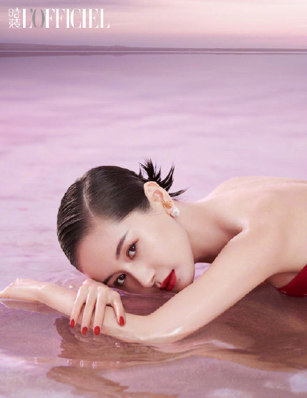 王子文水上裸背大片曝光 造型惊艳魅力十足