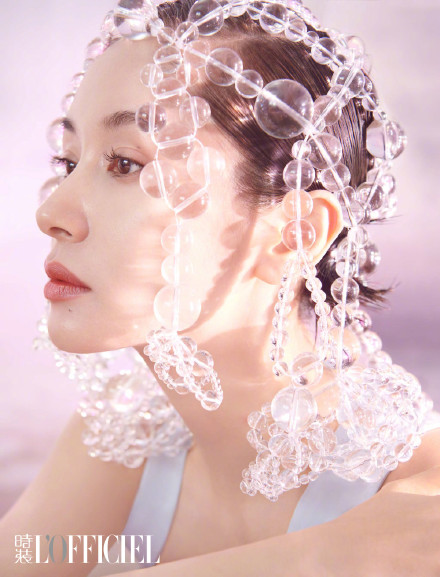 王子文水上裸背大片曝光 造型惊艳魅力十足