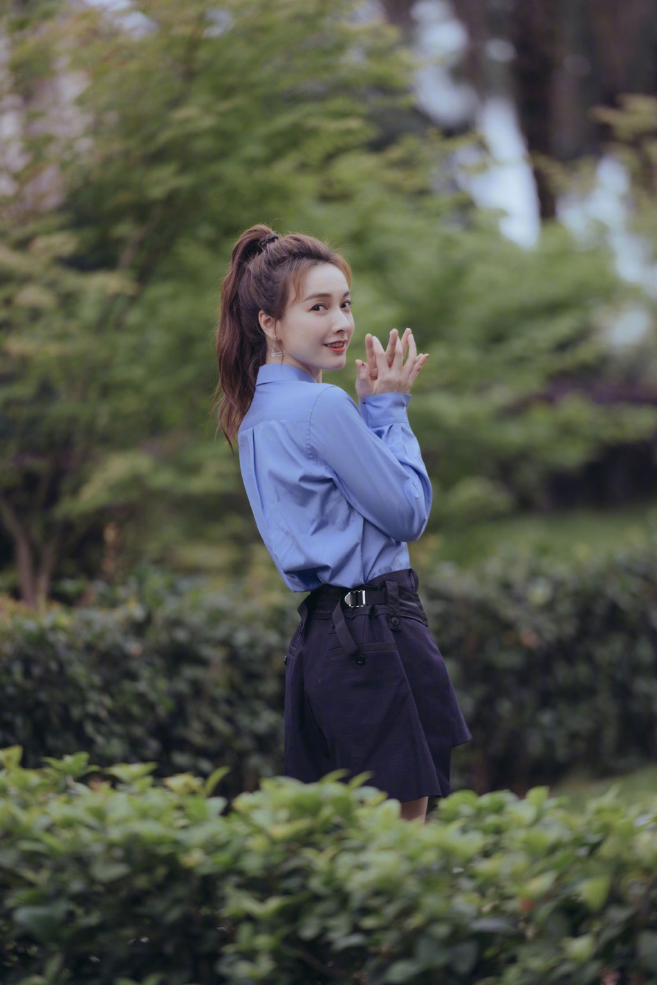 少女感满满！吴昕校服风清新写真曝光