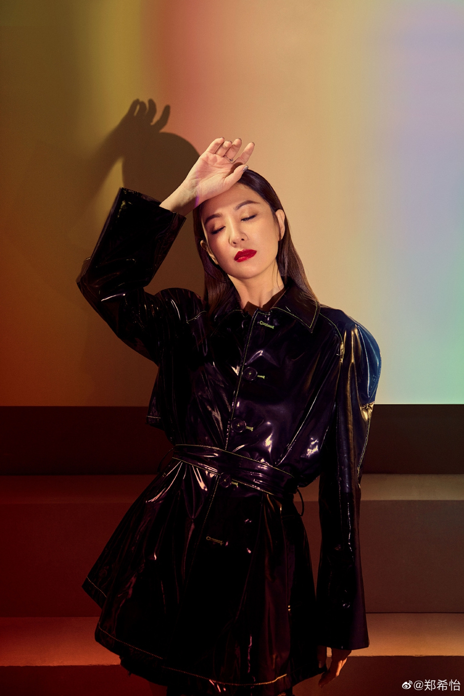 郑希怡分享超A库存美照 霸气称现在就是姐正好的时光