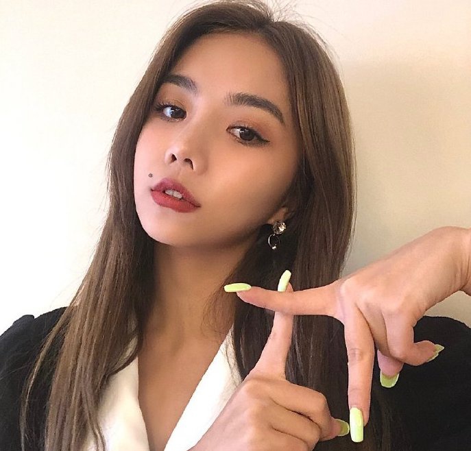 THE9成团30天全员换头像 比统一手势团魂满满