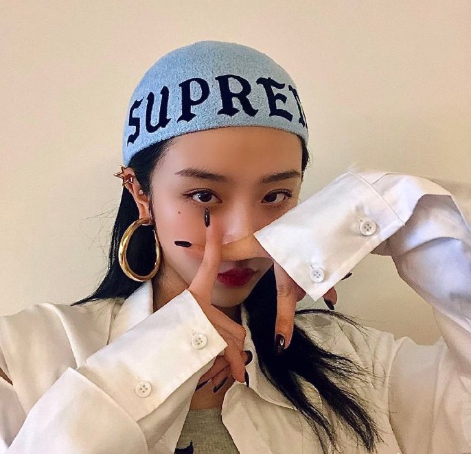 THE9成团30天全员换头像 比统一手势团魂满满