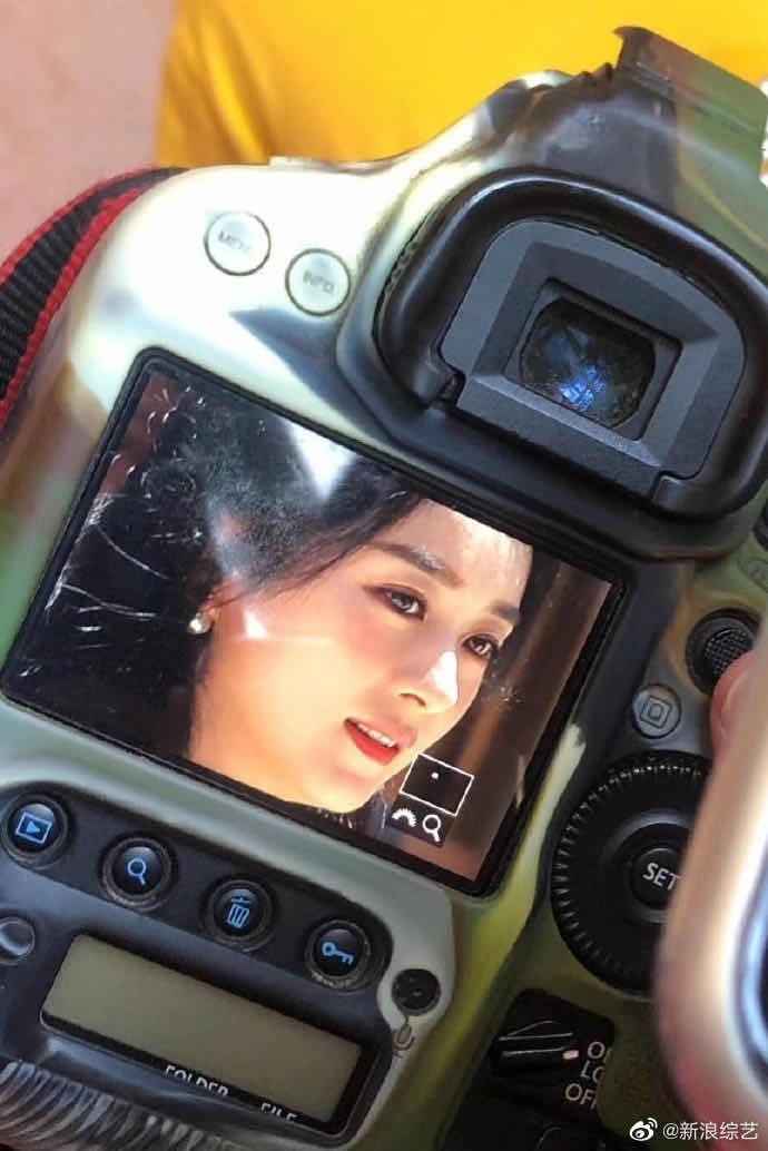 赵丽颖《中餐厅4》路透曝光 笑容甜美长袖长裤防晒到位