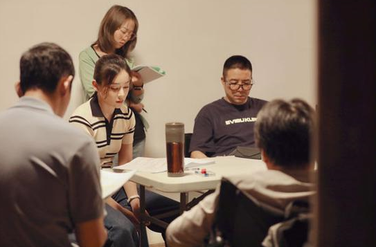 袁姗姗加盟献礼剧《江山如此多娇》变驻村干部