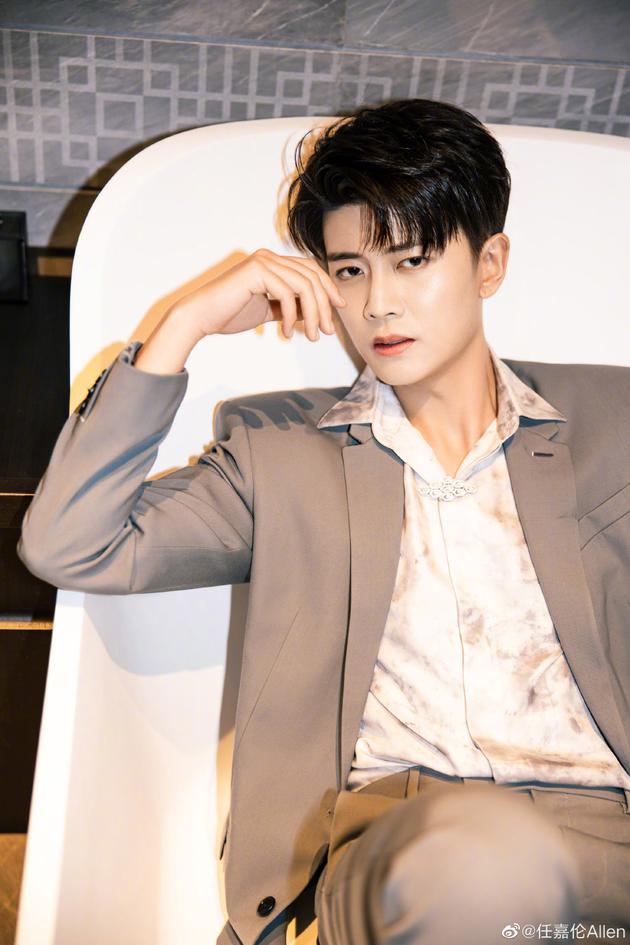 任嘉伦分享励志鸡汤 迎2020下半年第一天