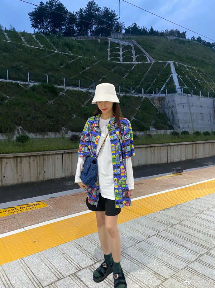 穿搭被妈妈说像李斯丹妮 沈梦辰笑问“我有那么娘吗”