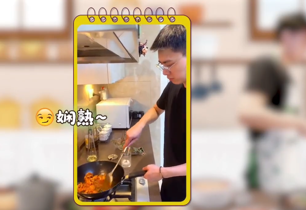 李易峰绿洲示范做回锅肉 不小心把肉倒水池险翻车