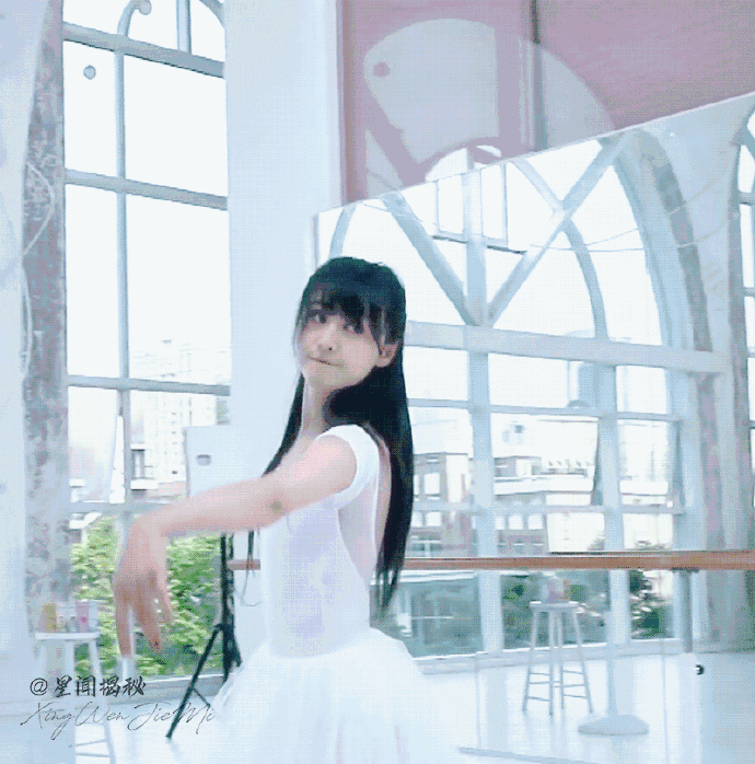 郑爽穿白纱裙翩翩起舞仙气十足 再跳《爱的华尔兹》引回忆