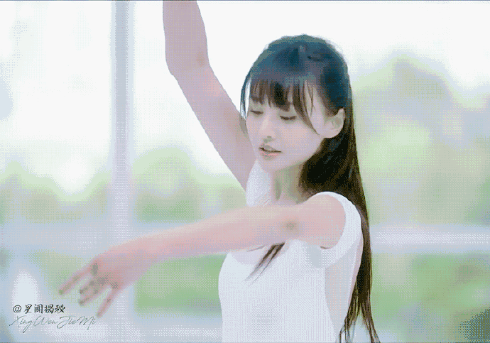 郑爽穿白纱裙翩翩起舞仙气十足 再跳《爱的华尔兹》引回忆